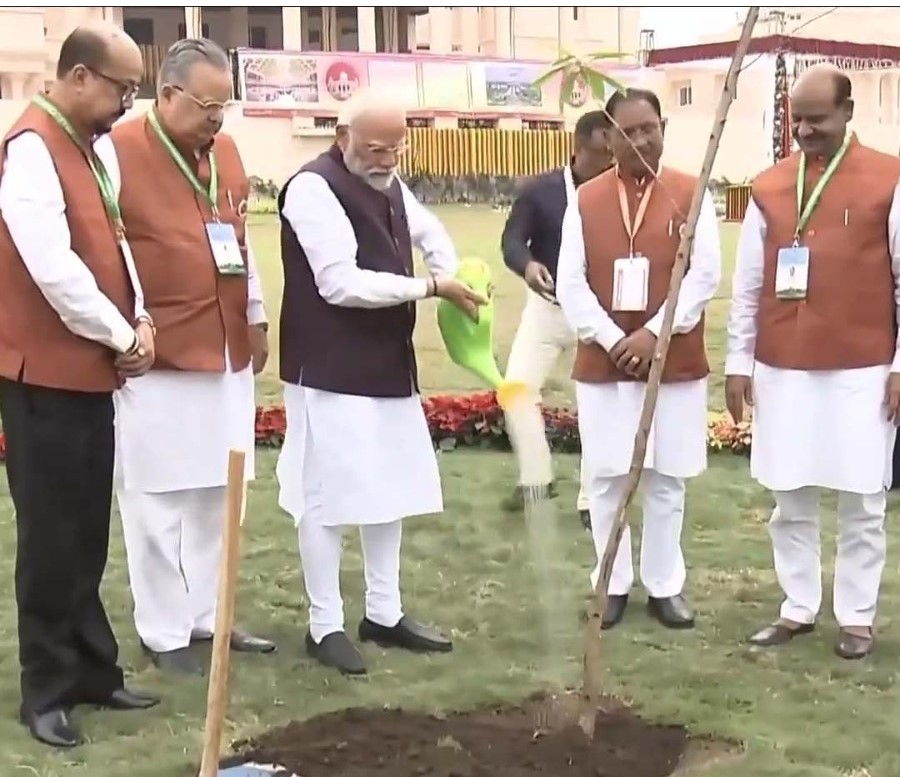 ಛತ್ತೀಸ್ಗಢ ವಿಧಾನಸಭೆಯ ಹೊಸ ಕಟ್ಟಡದಲ್ಲಿ ಅಟಲ್ ಬಿಹಾರಿ ವಾಜಪೇಯ್ ಪ್ರತಿಮೆ ಅನಾವರಣ — ಪ್ರಧಾನಿ ನರೇಂದ್ರ ಮೋದಿ