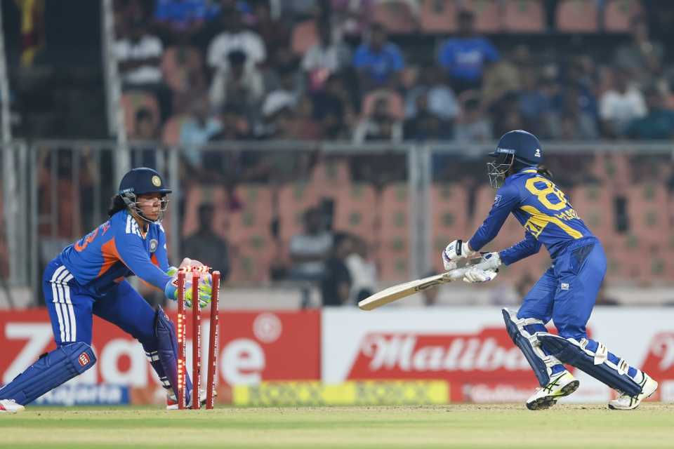 INDW VS SL T20: ಲಂಕಾ ಬೌಲರ್‌ಗಳಿಗೆ ಬೆಂಡೆತ್ತಿದ ಶಫಾಲಿ-ಸ್ಮೃತಿ: ಭಾರತಕ್ಕೆ ಸತತ 4ನೇ ಜಯ!