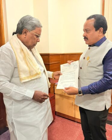 ಕೊರಗ ಮತ್ತು ಜೇನು ಕುರುಬ ಸಮುದಾಯಗಳ ಅಭಿವೃದ್ಧಿಗೆ  ಪುತ್ತೂರು ಶಾಸಕ ಅಶೋಕ್ ಕುಮಾರ್ ರೈ ಅವರ ನೇತೃತ್ವದಲ್ಲಿ ಮುಖ್ಯಮಂತ್ರಿ ಸಿದ್ದರಾಮಯ್ಯರಿಗೆ ಮನವಿ