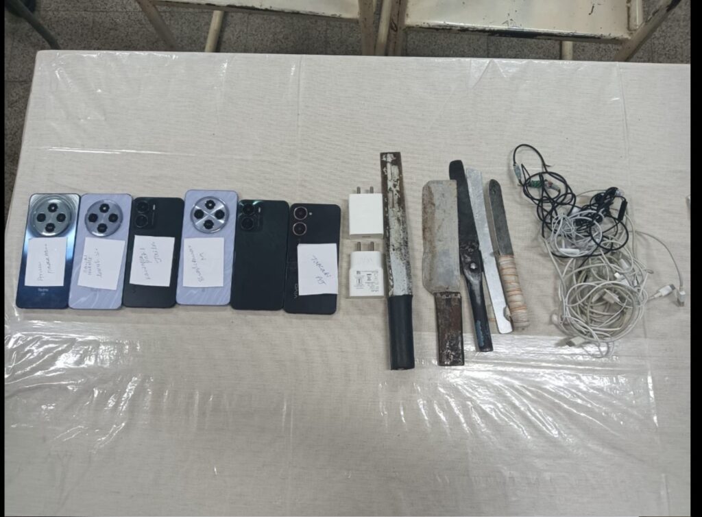 ರಾಜ್ಯಾದ್ಯಂತ ಕಾರಾಗೃಹಗಳ ಮೇಲೆ ದಿಢೀರ್ ದಾಳಿ: ಮೊಬೈಲ್, ಗಾಂಜಾ ಸೇರಿ ನಿಷೇಧಿತ ವಸ್ತುಗಳ ಜಪ್ತಿ!