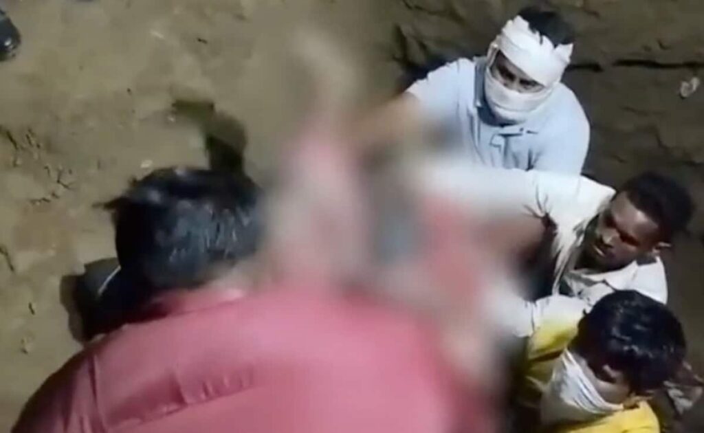 ಬುರ್ಖಾ ಧರಿಸದೆ ಹೊರಹೋದದ್ದಕ್ಕೆ ಪತ್ನಿ, ಇಬ್ಬರು ಮಕ್ಕಳ ಹತ್ಯೆ – ಮನೆಯಲ್ಲೇ ಹೂತು ಹಾಕಿದ ಪಾಪಿ ಪತಿ!