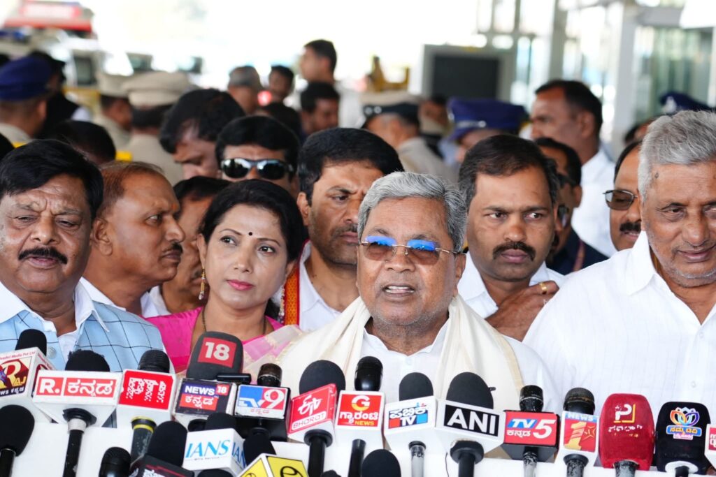 ಕರ್ನಾಟಕ ರಾಜಕೀಯ ಇತಿಹಾಸದಲ್ಲಿ ಹೊಸ ದಾಖಲೆ: ಅರಸು ದಾಖಲೆ ಸರಿಗಟ್ಟಿದ ಸಿದ್ದರಾಮಯ್ಯ!