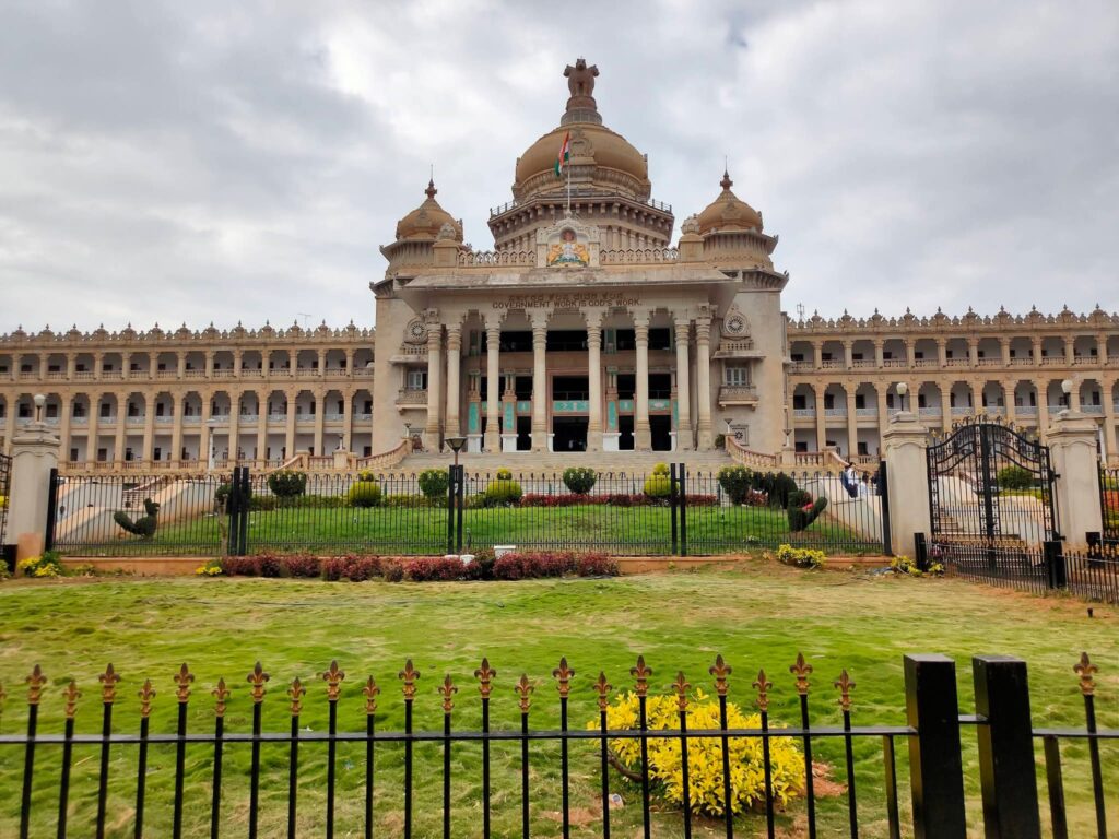 ಸರ್ಕಾರಿ ಉದ್ಯೋಗಾಕಾಂಕ್ಷಿಗಳಿಗೆ ಬಂಪರ್ ಕೊಡುಗೆ: ವಯೋಮಿತಿಯಲ್ಲಿ 5 ವರ್ಷ ಸಡಿಲಿಕೆ ನೀಡಿದ ರಾಜ್ಯ ಸರ್ಕಾರ!