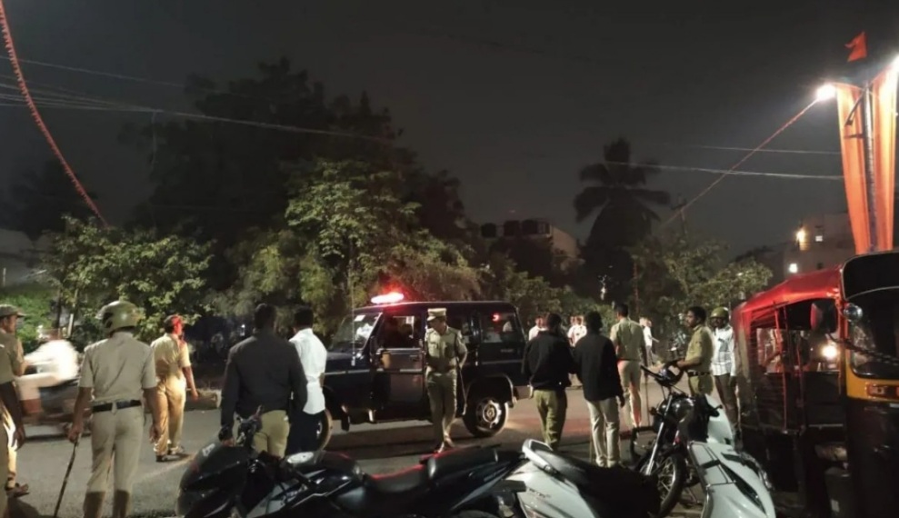 ಬಳ್ಳಾರಿಯಲ್ಲಿ ಬ್ಯಾನರ್ ಕಿರಿಕ್: ರಾಜಕೀಯ ಸಂಘರ್ಷಕ್ಕೆ ಒಬ್ಬ ಬಲಿ, ನಗರದಲ್ಲಿ ಬಿಗಿ ಪೊಲೀಸ್ ಬಂದೋಬಸ್ತ್