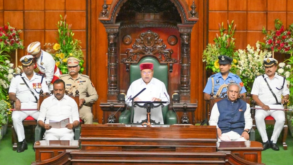 ವಿಧಾನಸೌಧದಲ್ಲಿ ಹೈಡ್ರಾಮಾ! ಕೇವಲ 2 ಸಾಲು ಓದಿ ಭಾಷಣ ಮುಗಿಸಿದ ರಾಜ್ಯಪಾಲರು