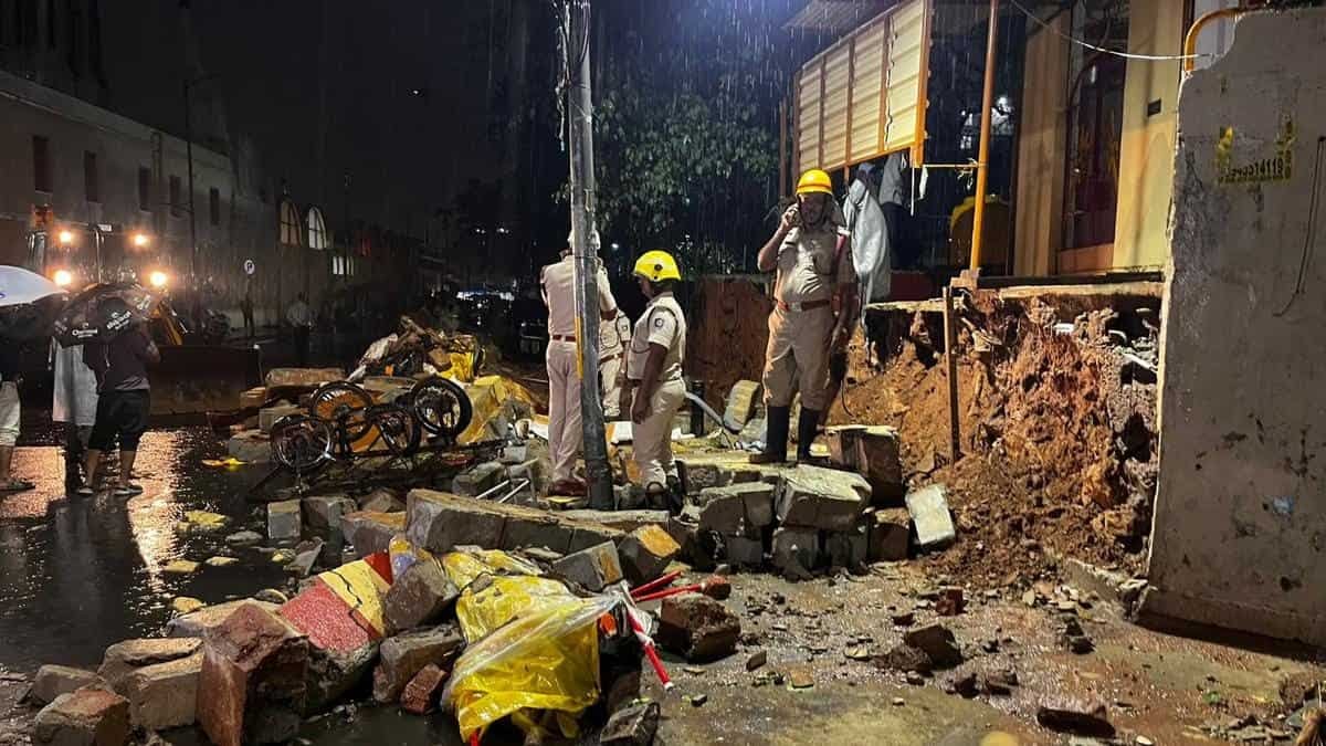 ಬೆಂಗಳೂರು ಗೋಡೆ ಕುಸಿತ ದುರಂತ: ಮೃತರ ಕುಟುಂಬಕ್ಕೆ ಪ್ರಧಾನಿ ಮೋದಿಯಿಂದ ಪರಿಹಾರ ಘೋಷಣೆ