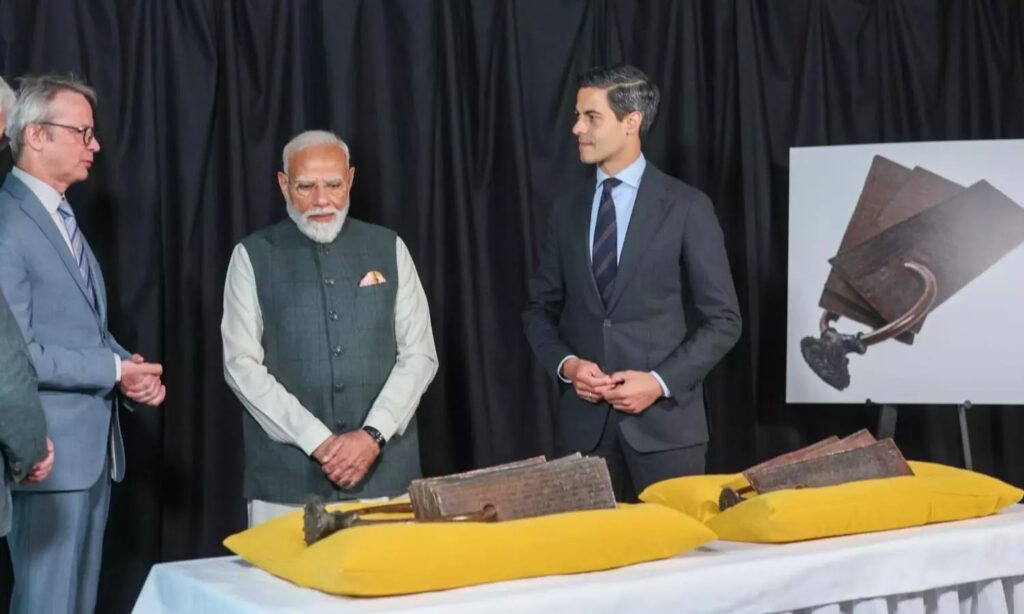 ನೆದರ್ಲ್ಯಾಂಡ್ಸ್‌ನಿಂದ ಭಾರತಕ್ಕೆ 11ನೇ ಶತಮಾನದ ಚೋಳರ ಕಾಲದ ತಾಮ್ರಶಾಸನ ಹಸ್ತಾಂತರ