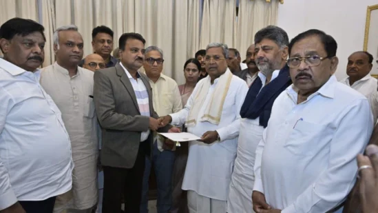 ಬ್ರೇಕಿಂಗ್ ನ್ಯೂಸ್: ಮುಖ್ಯಮಂತ್ರಿ ಸ್ಥಾನಕ್ಕೆ ಸಿದ್ದರಾಮಯ್ಯ ರಾಜೀನಾಮೆ; ಡಿ.ಕೆ.ಶಿ ನೂತನ ಸಿಎಂ?