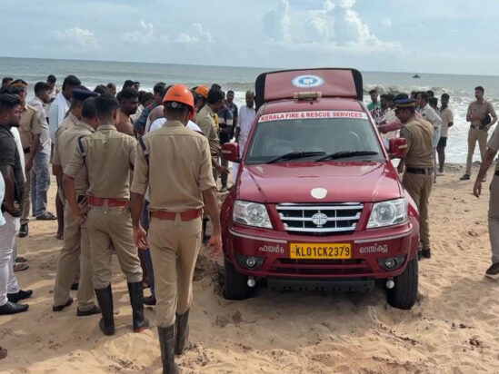 ಕಣ್ಣೂರಿನ ಪಯ್ಯಂಬಲಂ ಬೀಚ್ನಲ್ಲಿ ಅಲೆಗಳ ಅಬ್ಬರ; ಬೆಂಗಳೂರಿನ ವಿದ್ಯಾರ್ಥಿ ನಾಪತ್ತೆ, ಮತ್ತೊಬ್ಬನ ರಕ್ಷಣೆ
